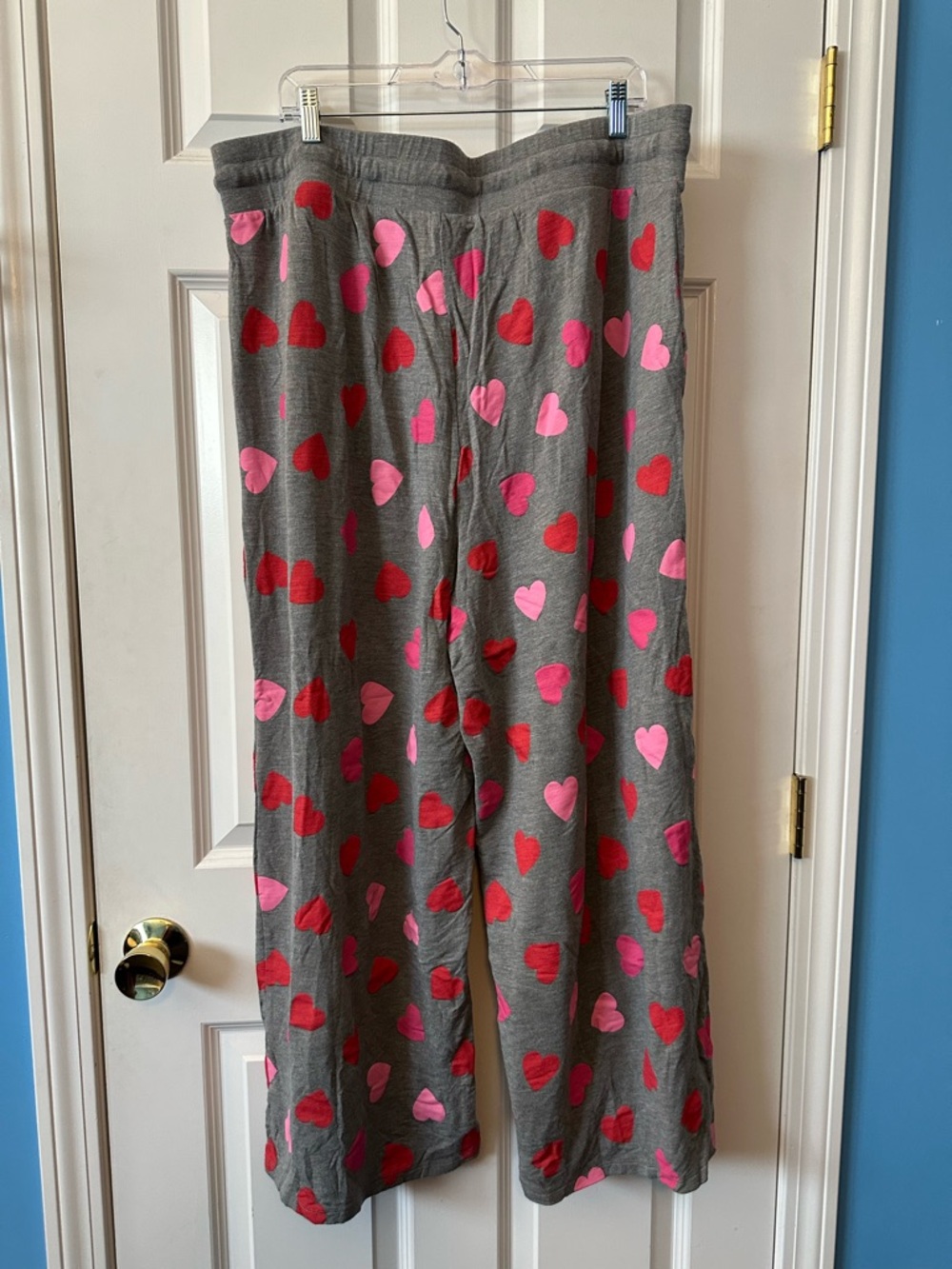 EUC Torrid Gray Pajama Bottoms w/Pink & Red Hearts Sz 3 wide leg - Picture 5 of 10